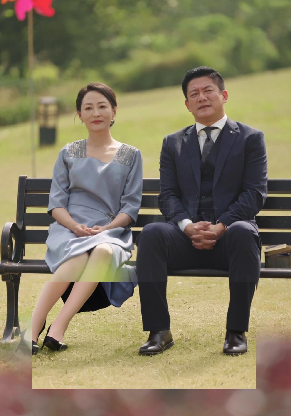 은퇴한 거물의 끊임없는 사랑 추구