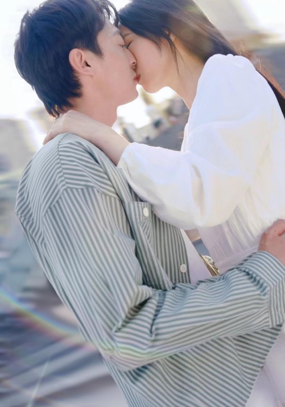 การเต้นรำเดี่ยวบนรองเท้าแก้ว